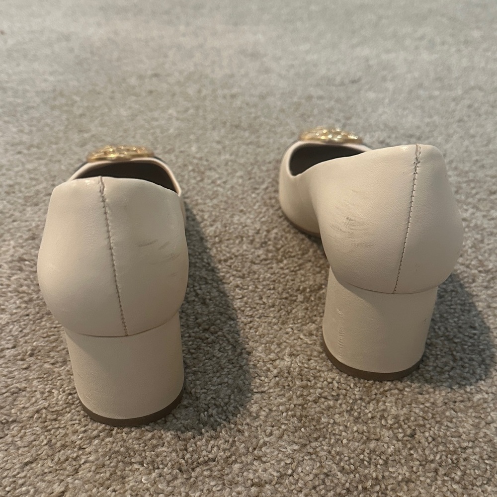 Tory Burch Two-Tone Ivory and Black Leather Ballet Flats with Gold Logo - Picture 6 of 8